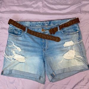 Edgely distressed shorts w/ lace patches leather belt